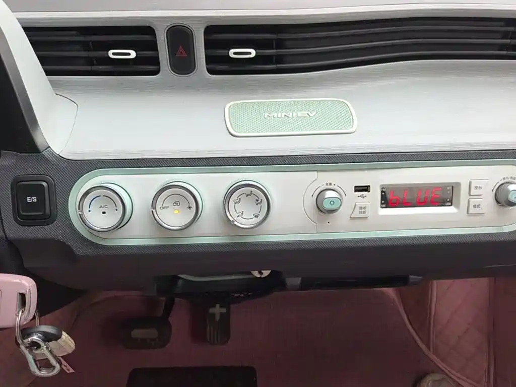 Wuling MINIEV — миниатюра 13