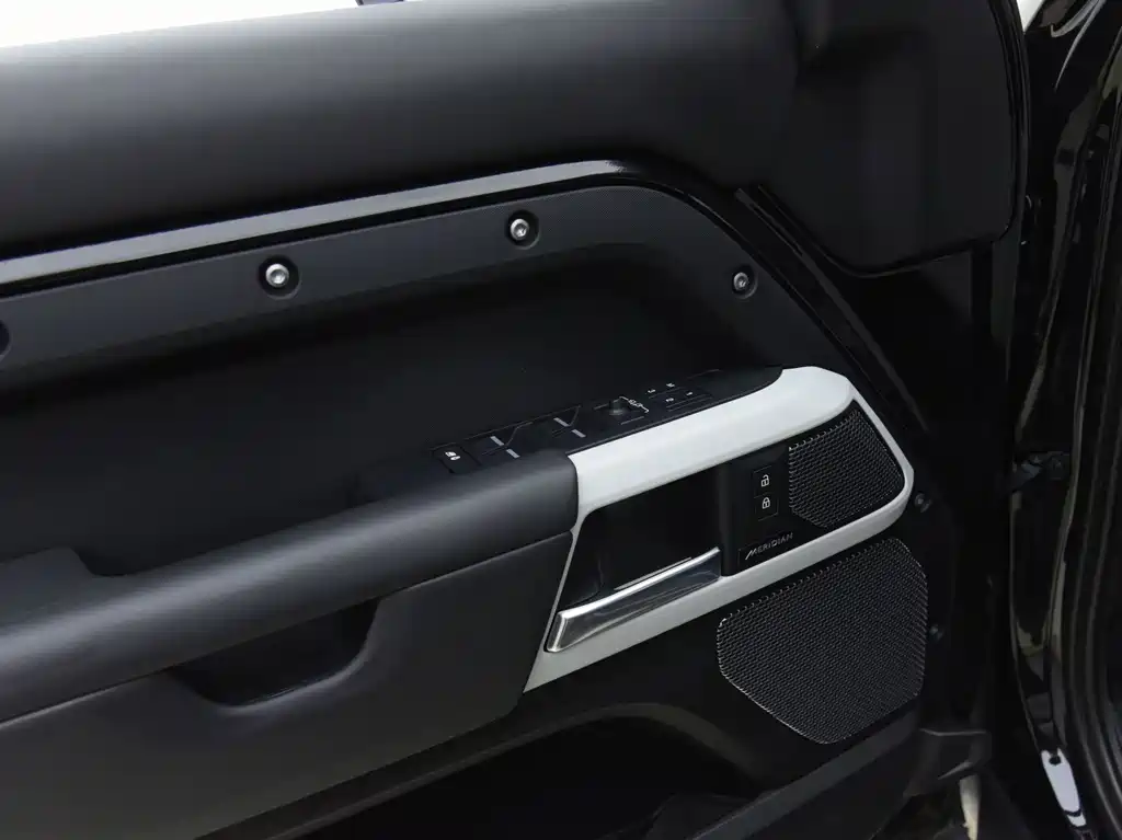 Land Rover Defender — миниатюра 14