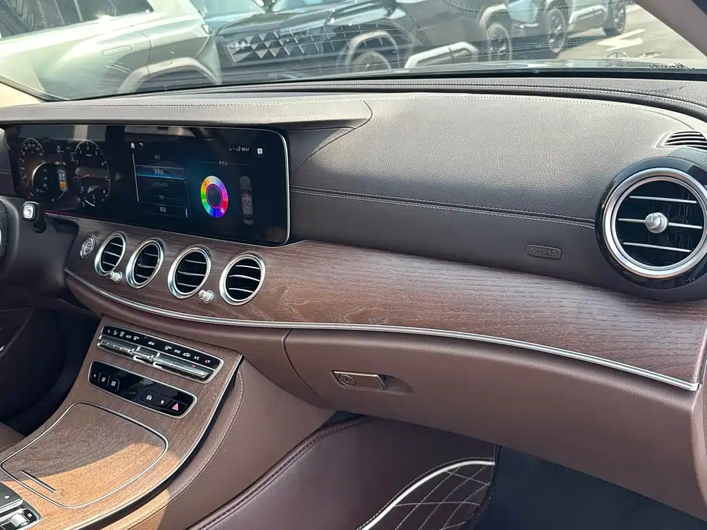 Mercedes-Benz E-Class — миниатюра 8