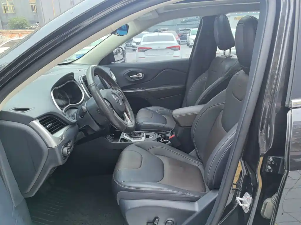 Jeep Cherokee — миниатюра 15