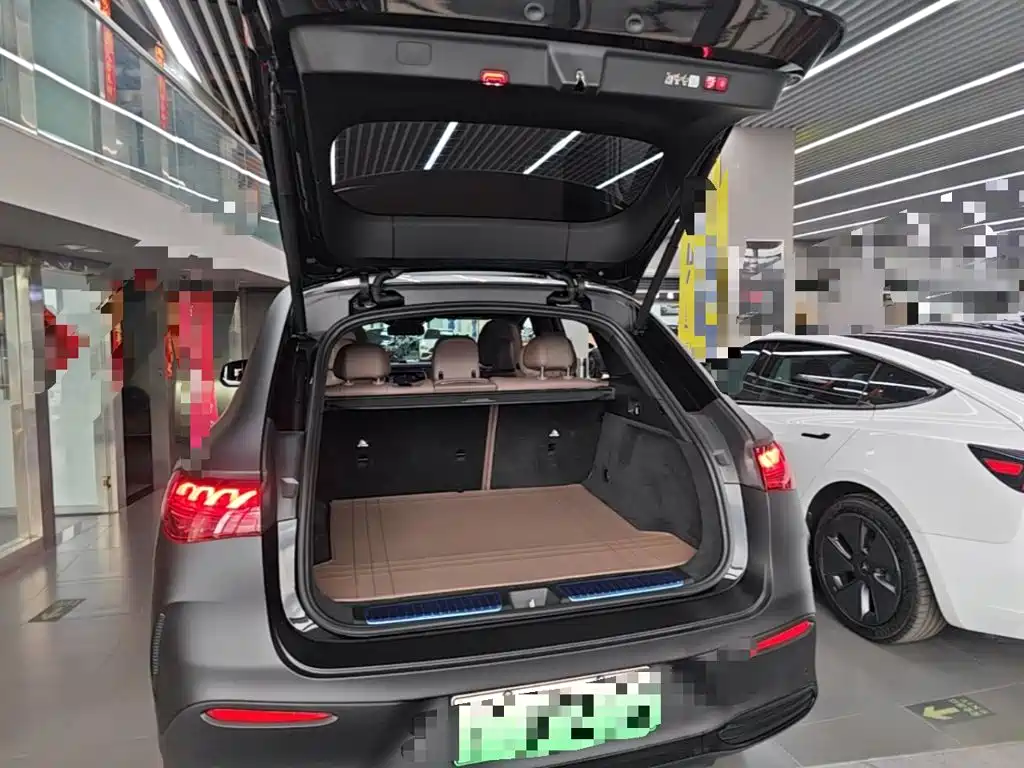 Mercedes-Benz EQE SUV — миниатюра 19