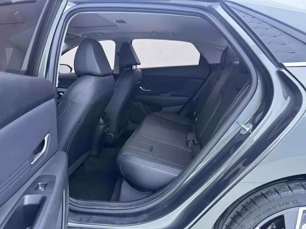 Hyundai Elantra — миниатюра 18
