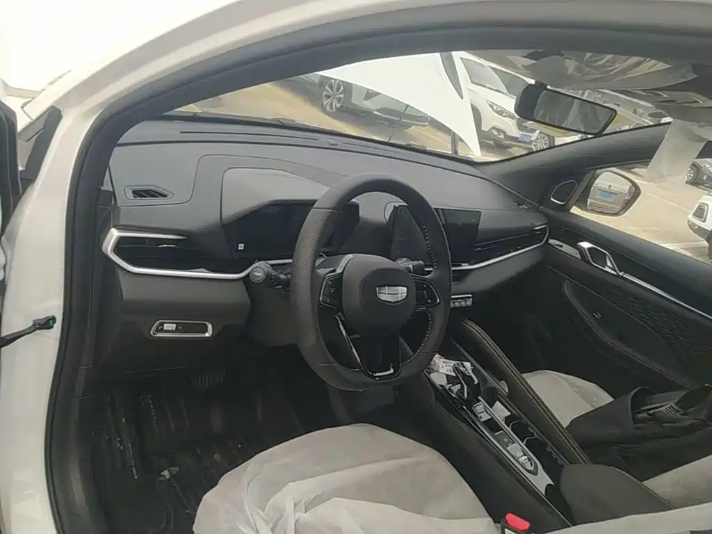 Geely Binyue — миниатюра 10