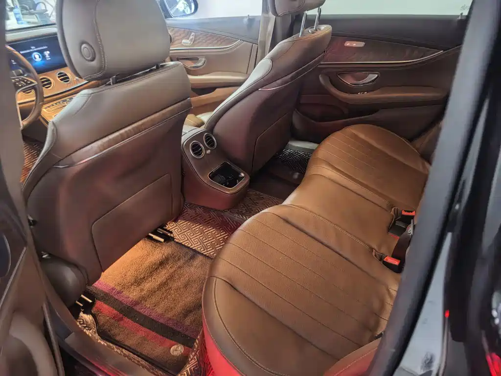 Mercedes-Benz E-Class — миниатюра 8
