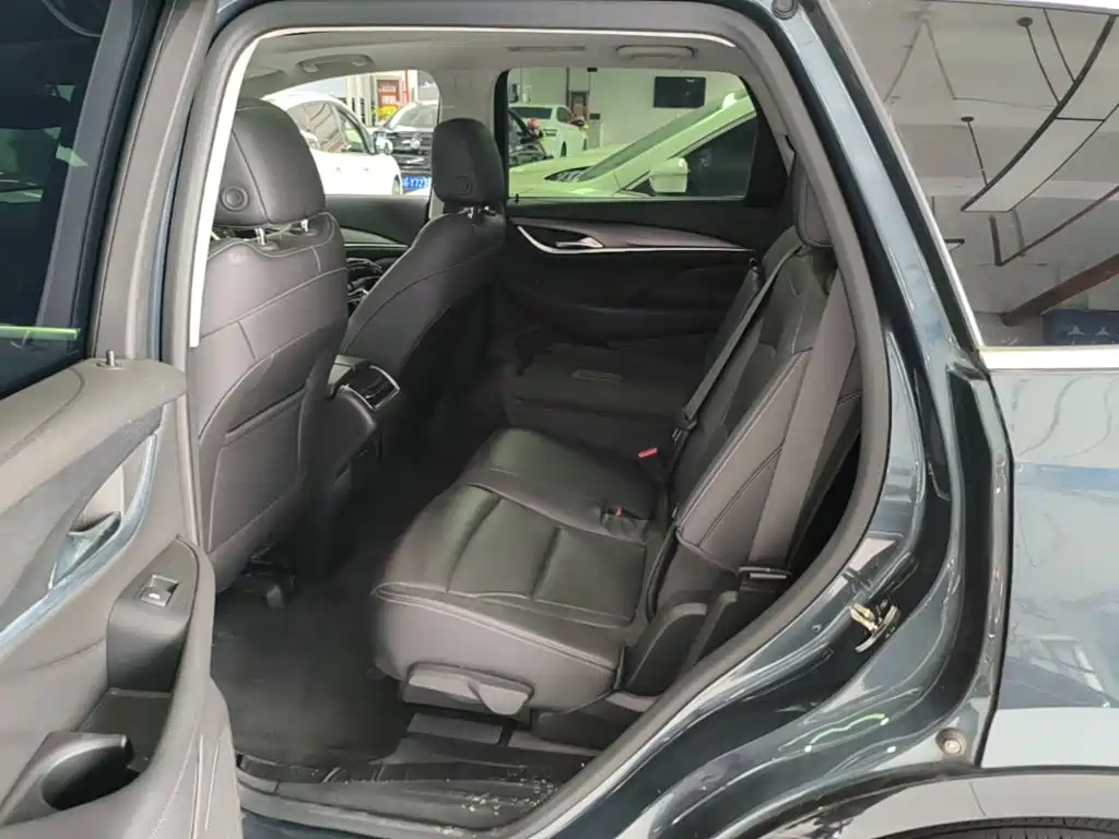 Buick Enclave — миниатюра 17