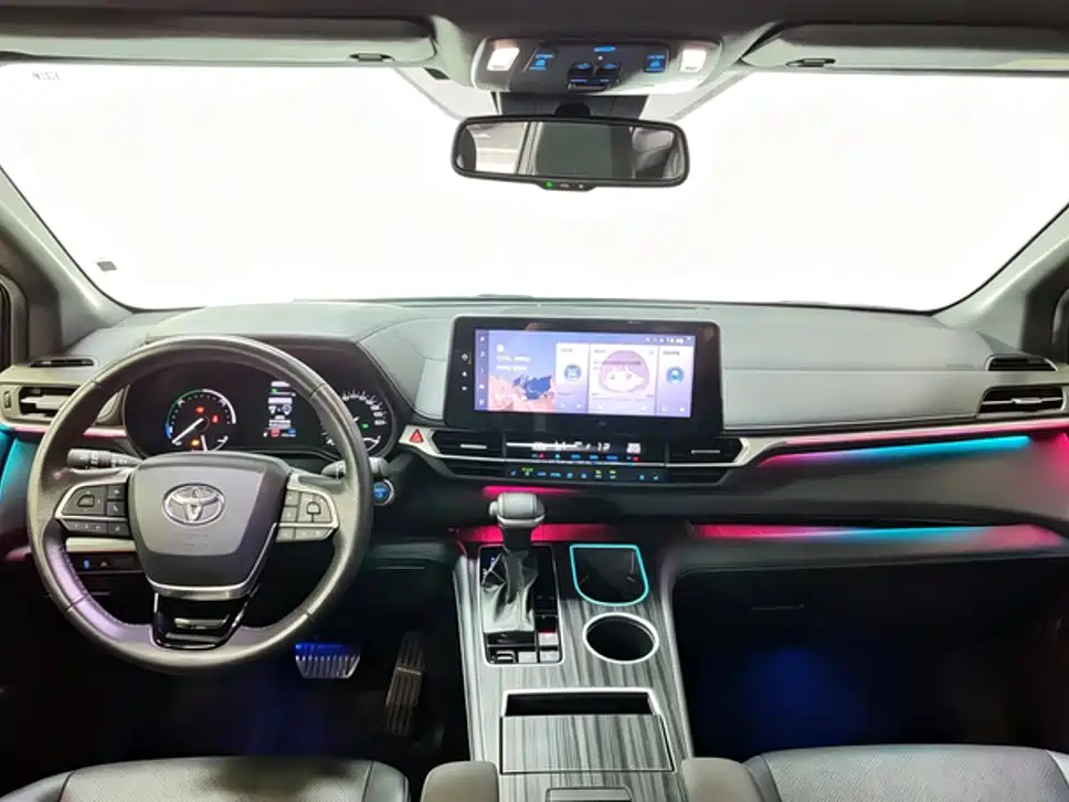 Toyota Sienna — миниатюра 14