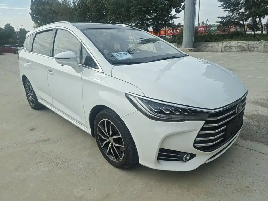 BYD MAX — миниатюра 4