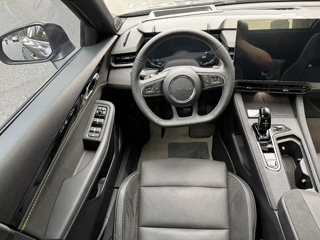 Lynk & Co 03 — миниатюра 11