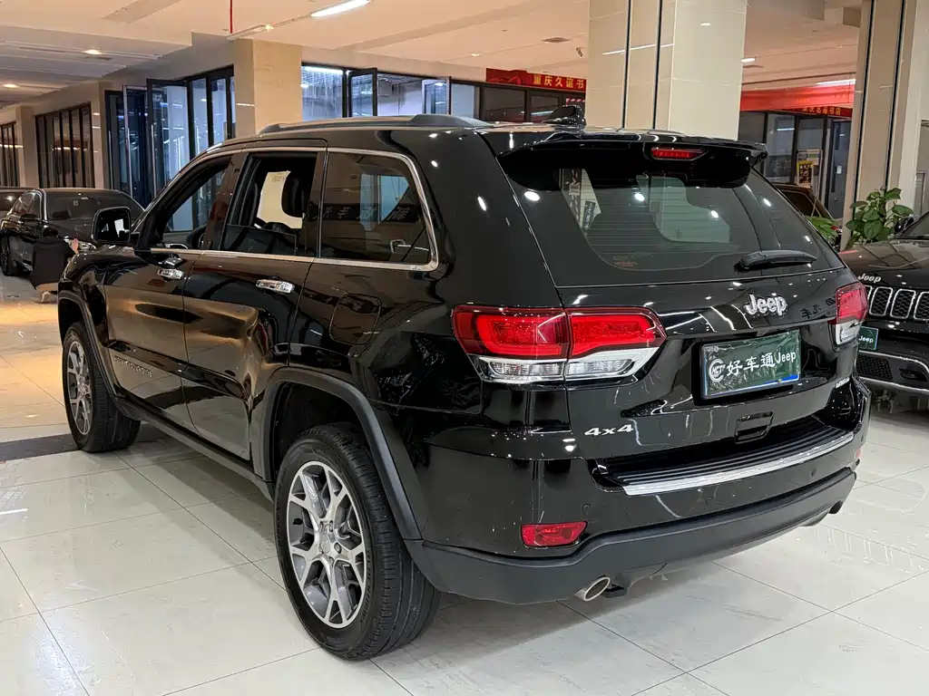 Jeep Grand Cherokee (Import) — миниатюра 17