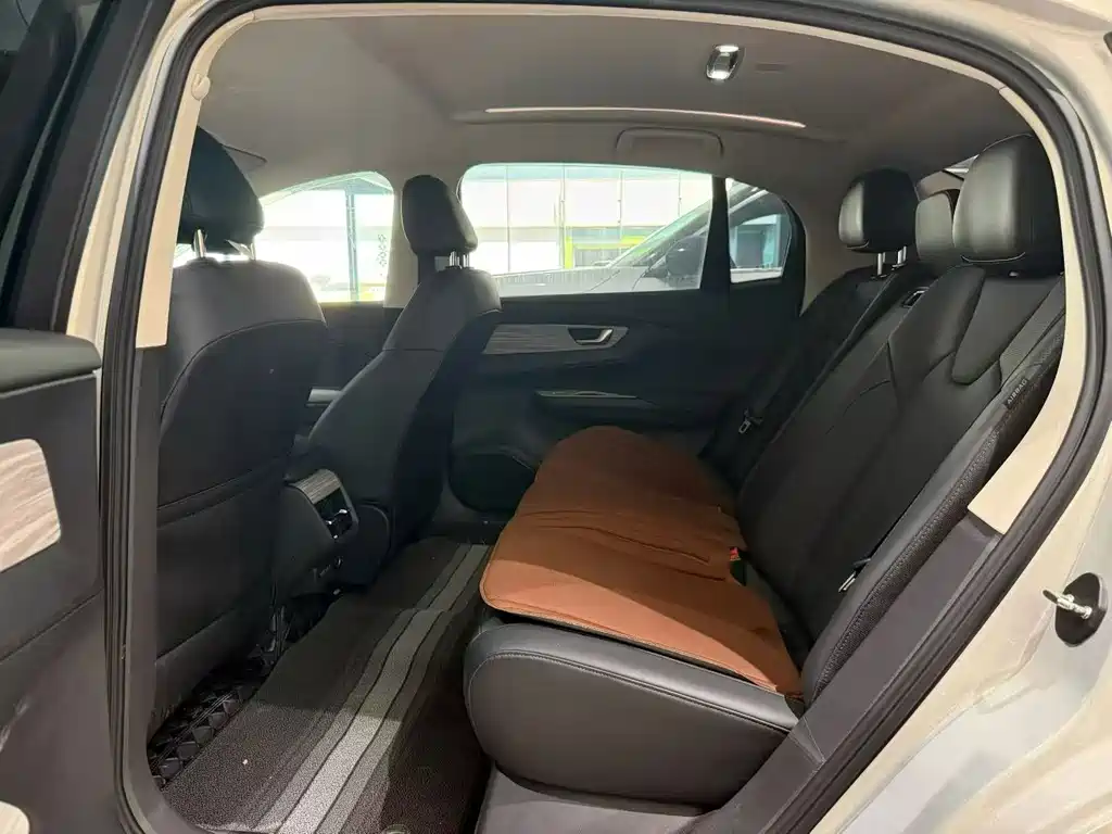 Hongqi Hongqi E-QM5 — миниатюра 6