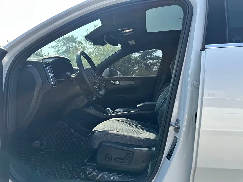 Volvo XC40 — миниатюра 4