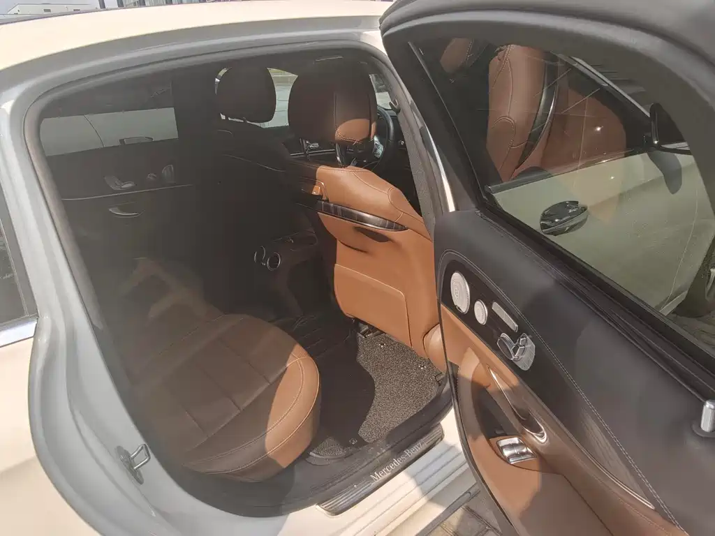 Mercedes-Benz E-Class — миниатюра 10