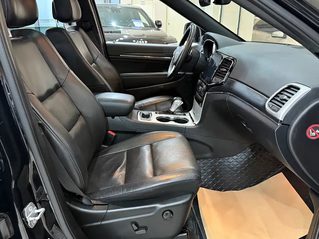 Jeep Grand Cherokee (Import) — миниатюра 13