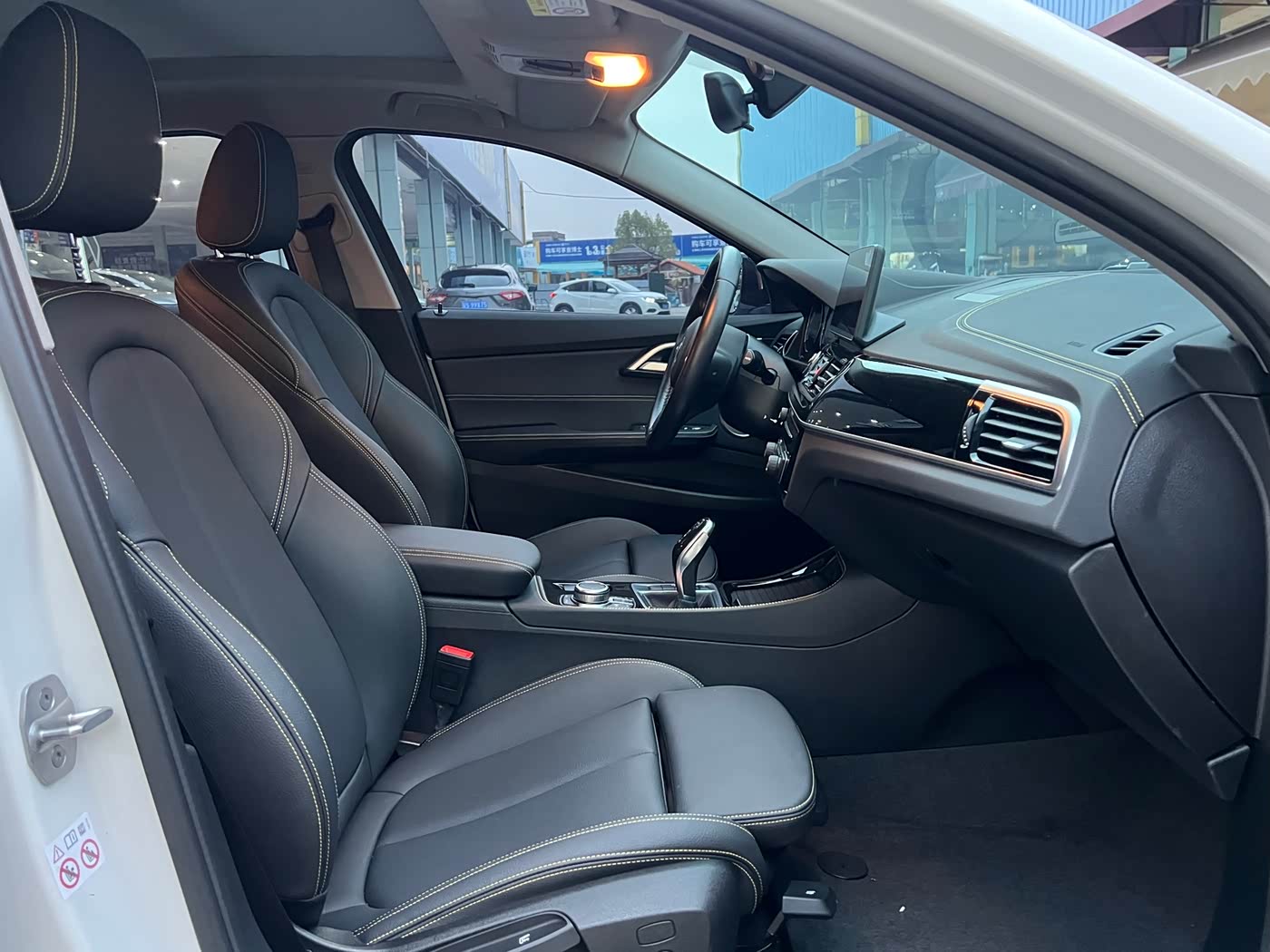 BMW 1 Series 1.5 л 2023 г. Белый, пробег 27000 км