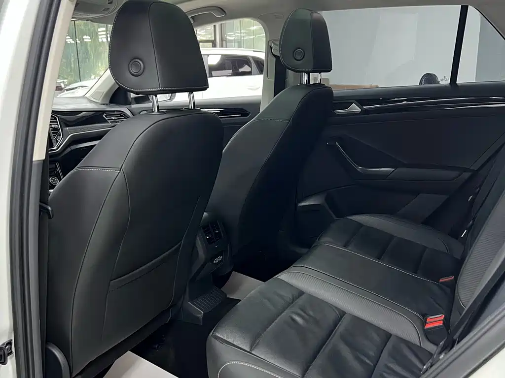 Volkswagen T-Roc — миниатюра 16