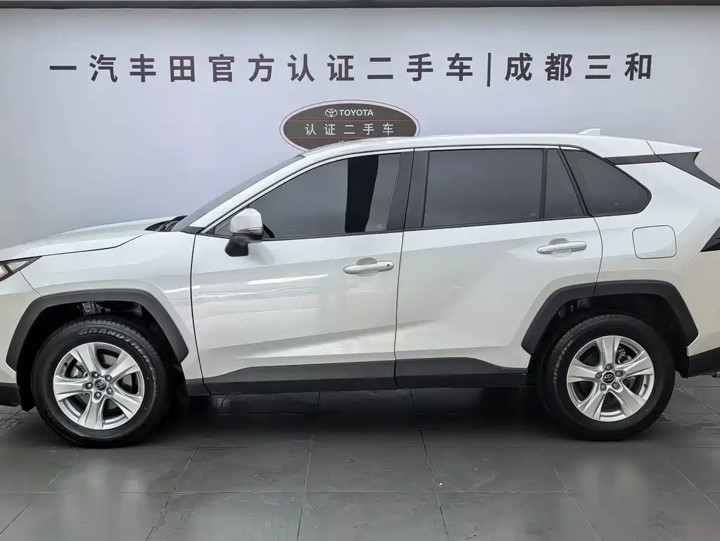 Toyota RAV4 — миниатюра 3