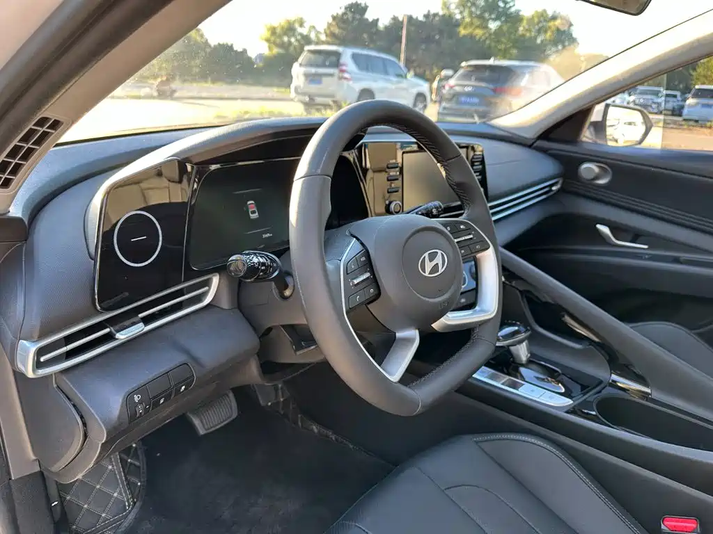 Hyundai Elantra — миниатюра 10