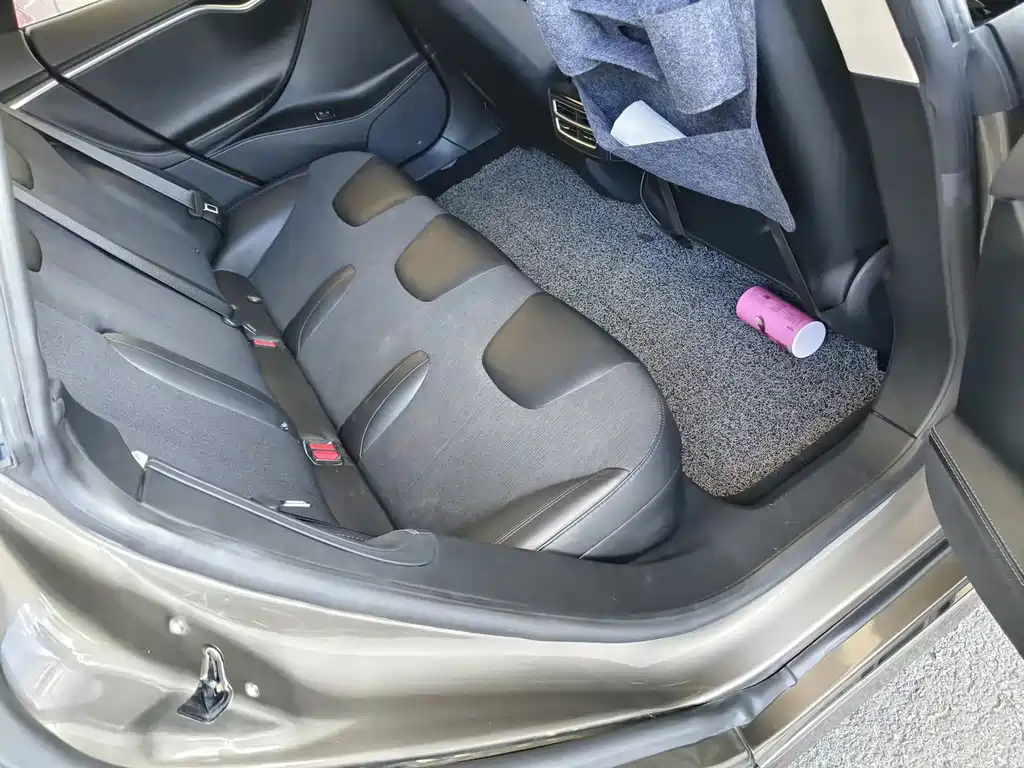 Tesla Model S — миниатюра 8