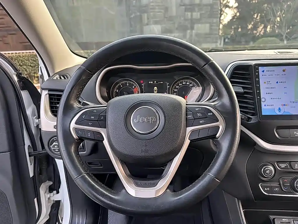 Jeep Cherokee (Import) — миниатюра 19