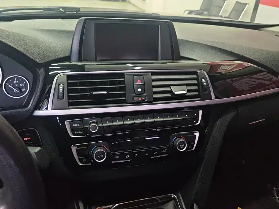 BMW 3 Series — миниатюра 13