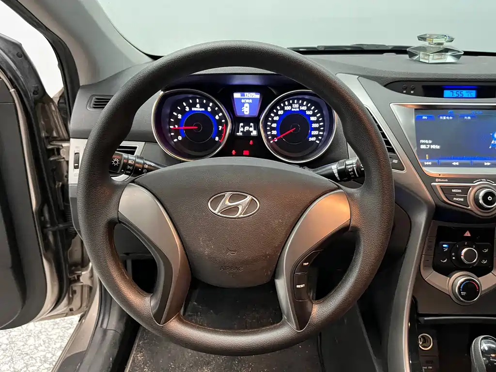 Hyundai Elantra Langdong — миниатюра 8