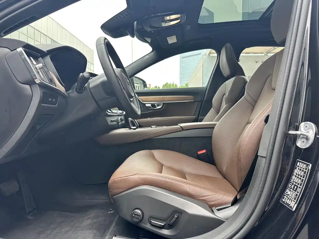 Volvo S90 2024 Luxury