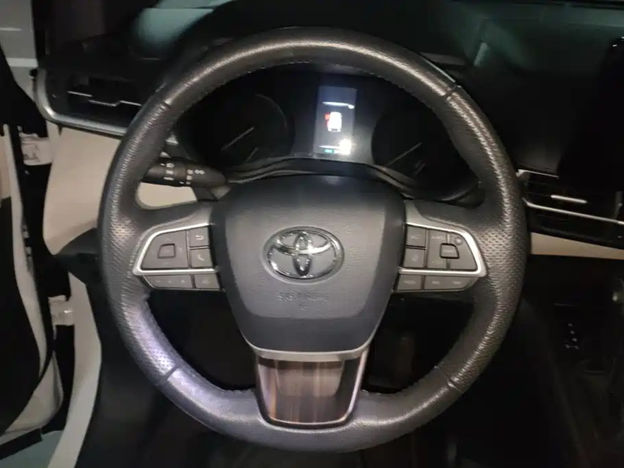 Toyota Granvia — миниатюра 15