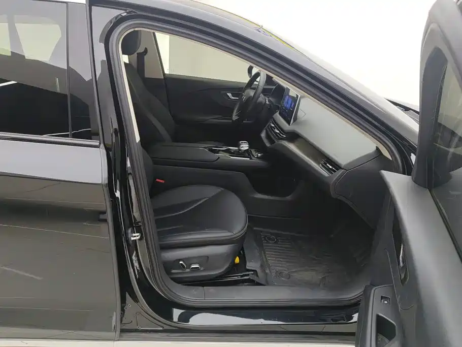 Hongqi Hongqi E-QM5 — миниатюра 8