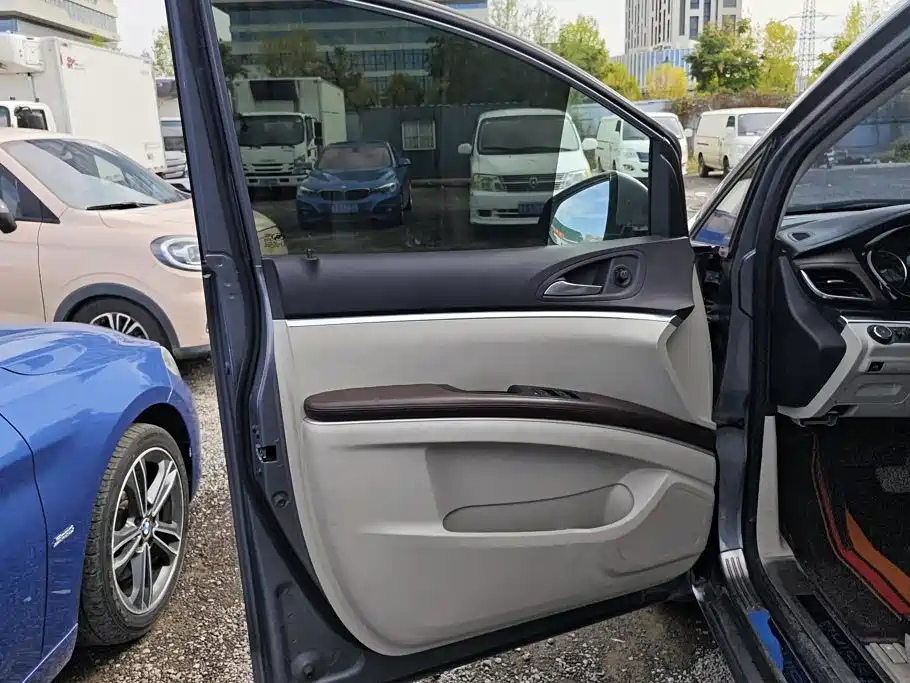 Buick GL8 — миниатюра 7