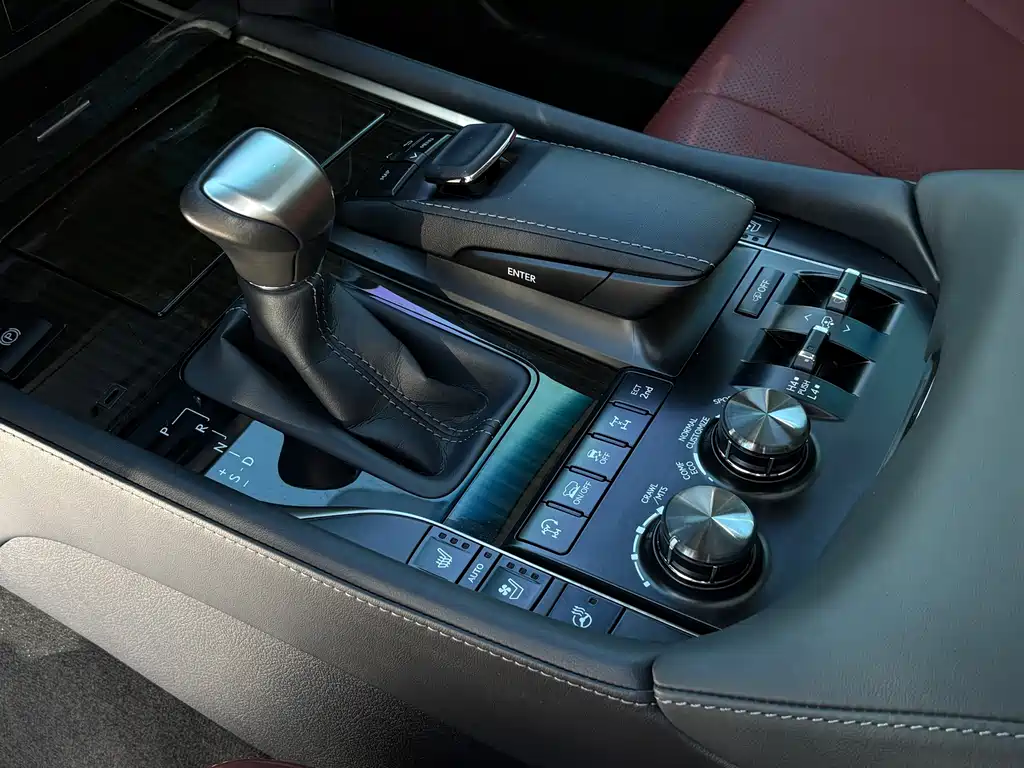 Lexus LX — миниатюра 10