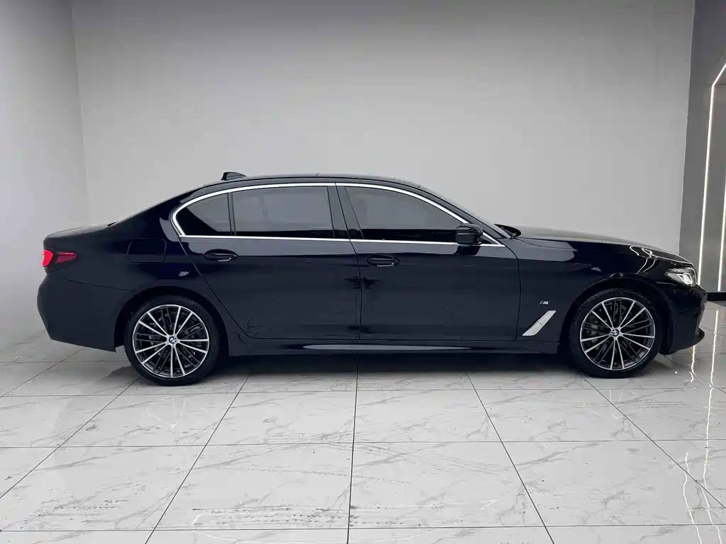 BMW 5 Series — миниатюра 17