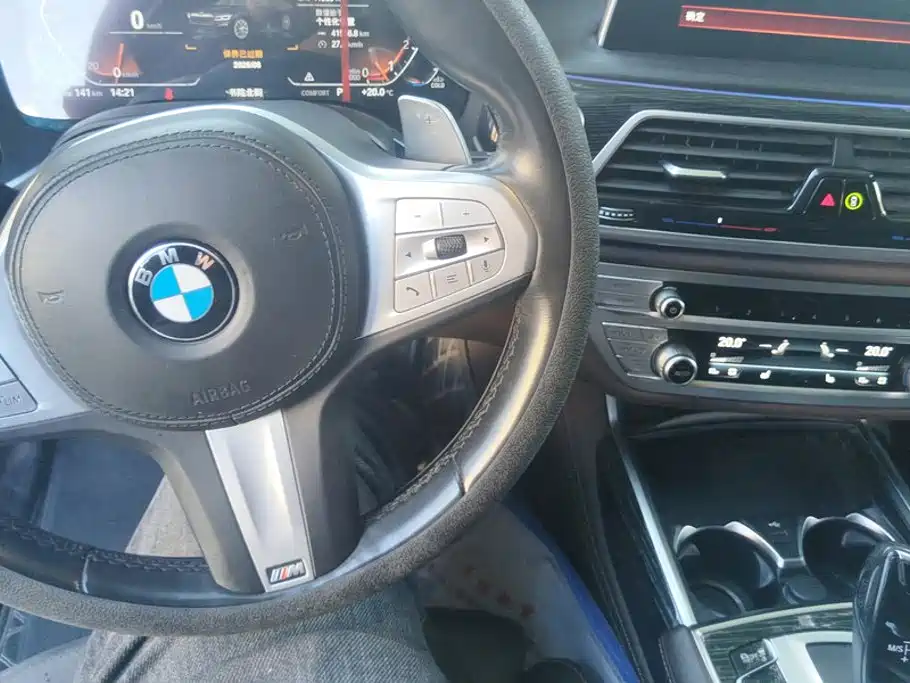 BMW 7 Series — миниатюра 12
