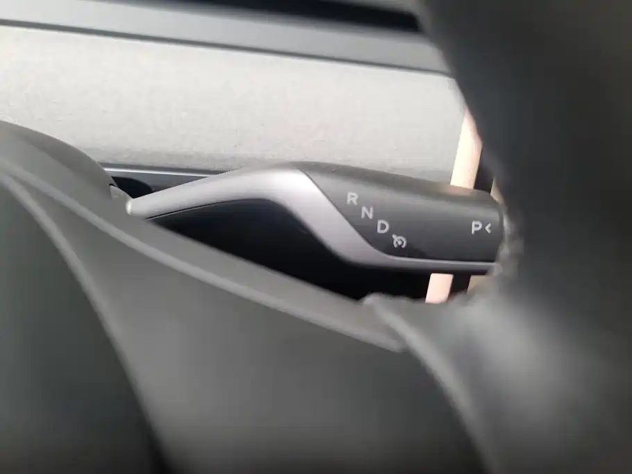 Tesla Model Y — миниатюра 16