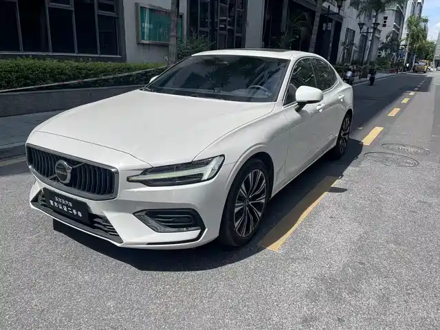 VOLVO S60 2024