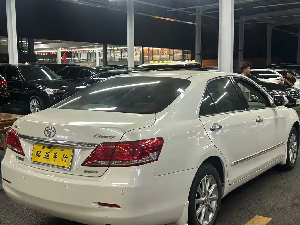 Toyota Camry — миниатюра 7