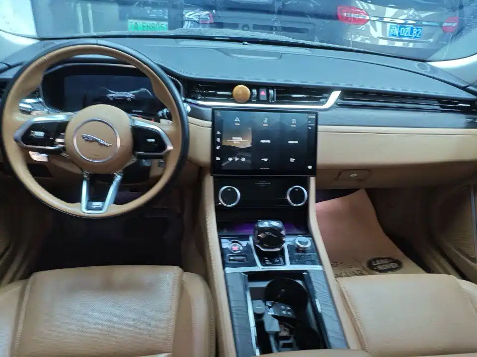 Jaguar XFL — миниатюра 4