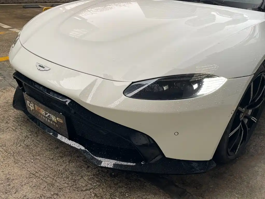 Aston Martin V8 Vantage — миниатюра 4