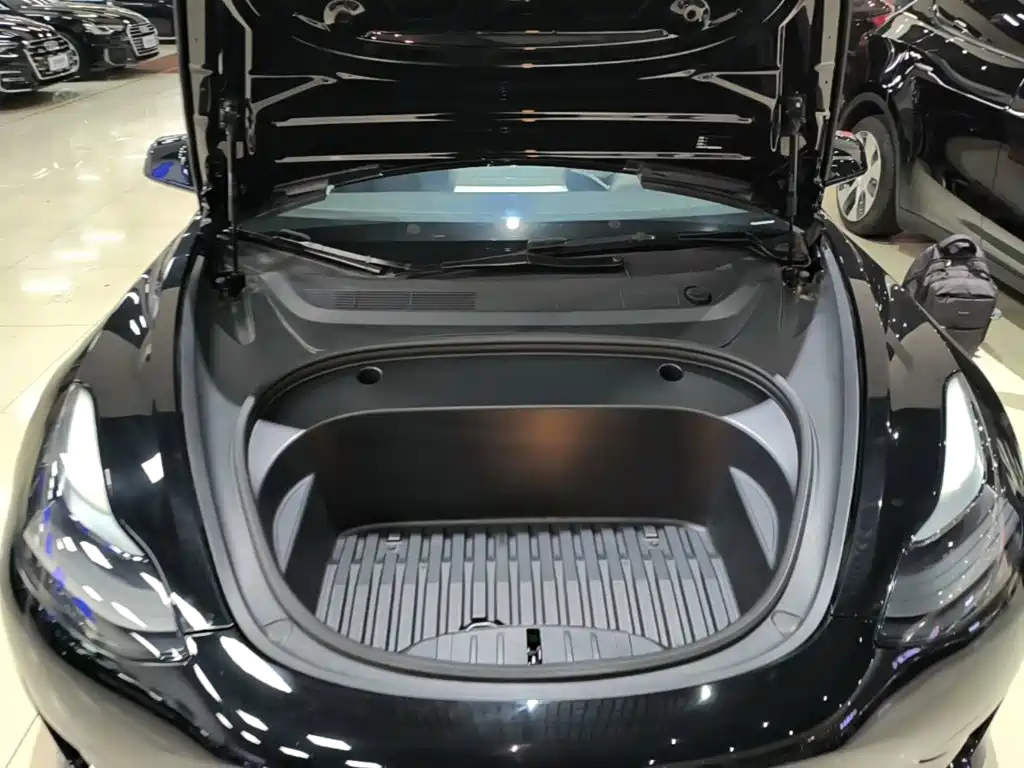 Tesla Model 3 — миниатюра 20