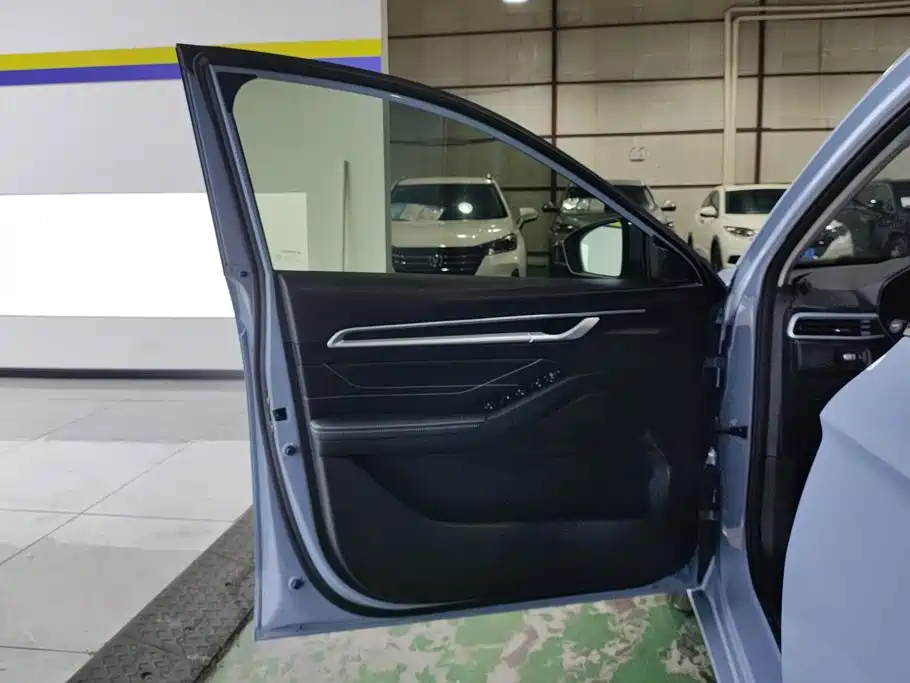 Geely Emgrand — миниатюра 7