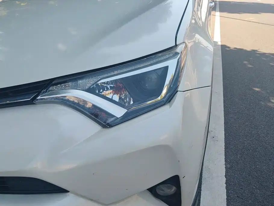 Toyota RAV4 — миниатюра 5