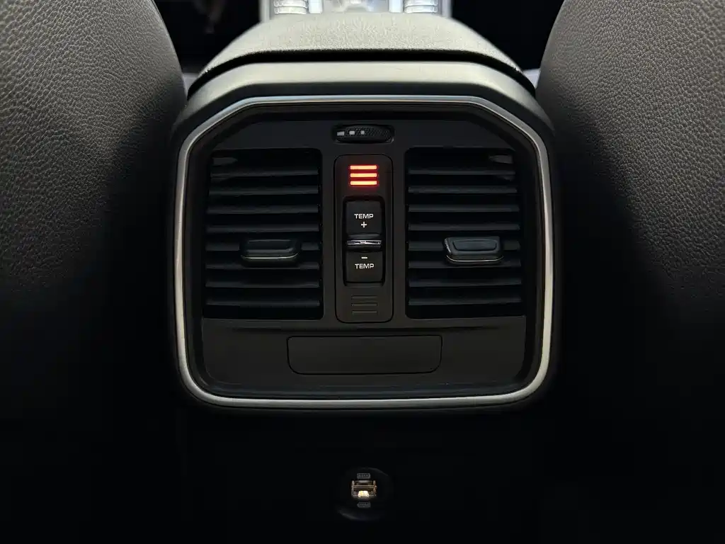Porsche Macan — миниатюра 15