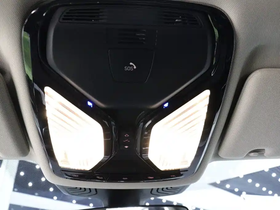 BMW 5 Series New Energy — миниатюра 12