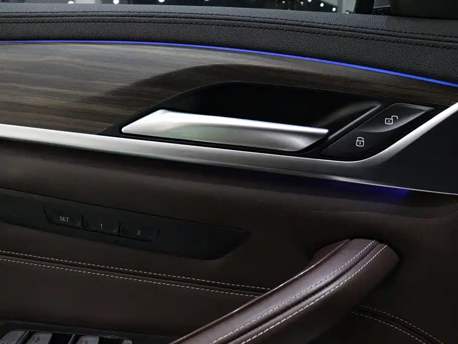 BMW 5 Series New Energy — миниатюра 18