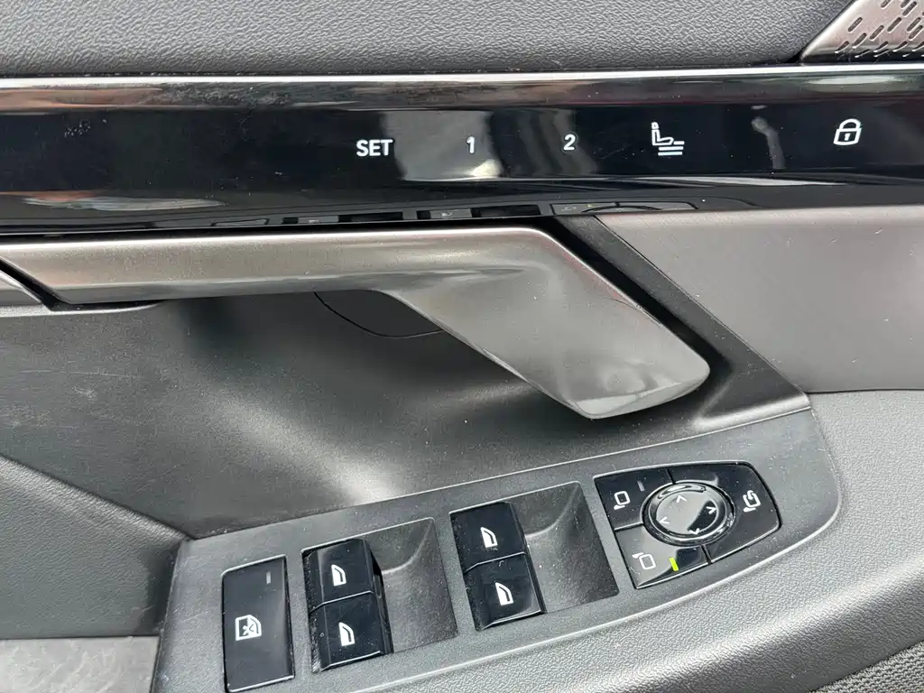 BMW 5 Series — миниатюра 6