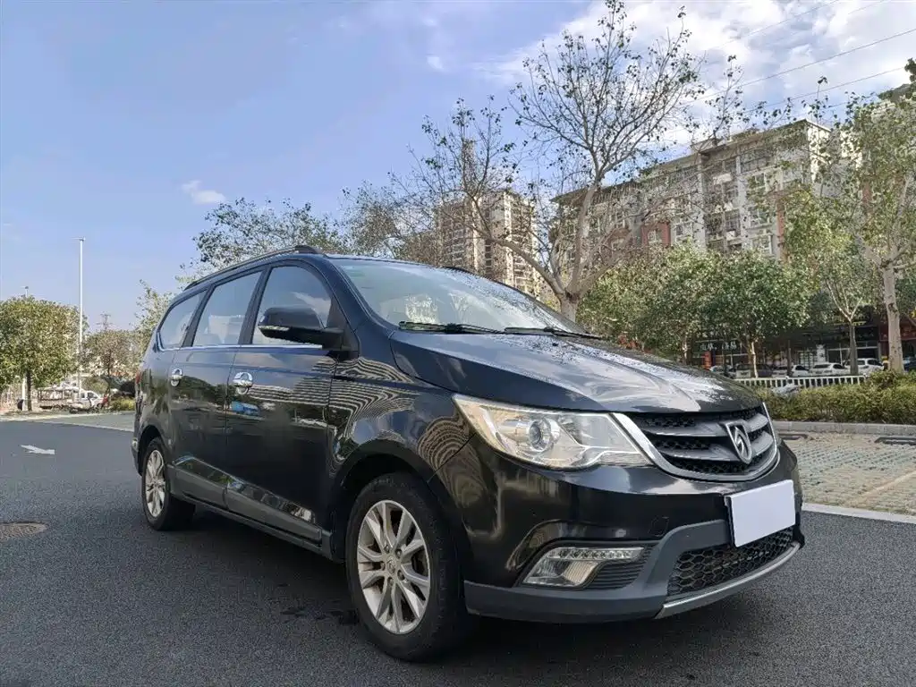 Baojun 730 2015 1.8L MT Luxury ESP 7 мест