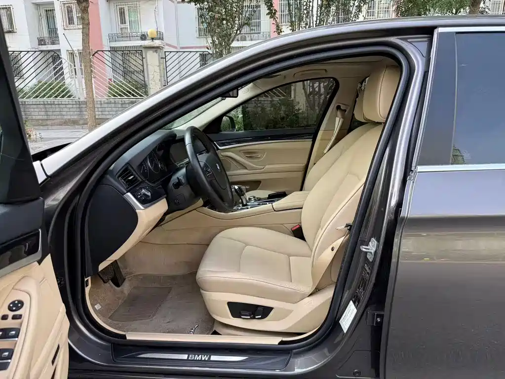 BMW 5 Series — миниатюра 6
