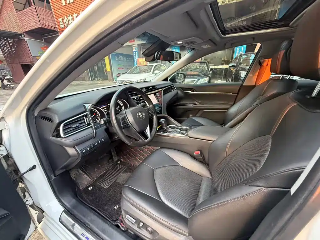 Toyota Camry — миниатюра 7