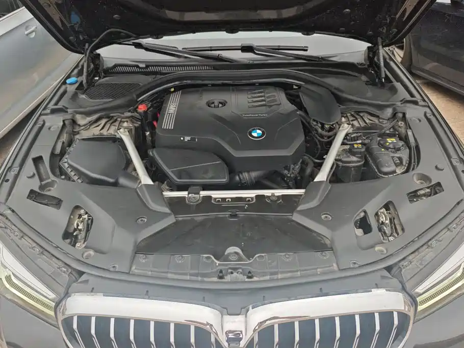 BMW 5 Series — миниатюра 10