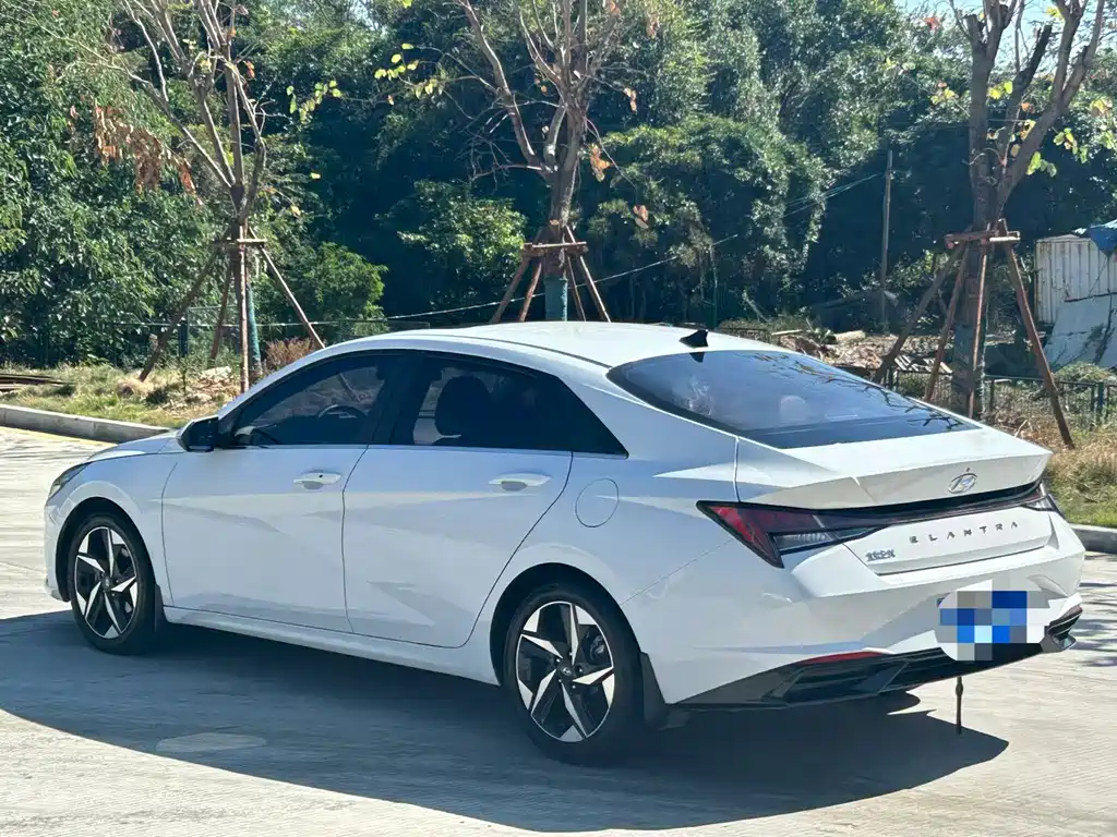 Hyundai Elantra — миниатюра 7