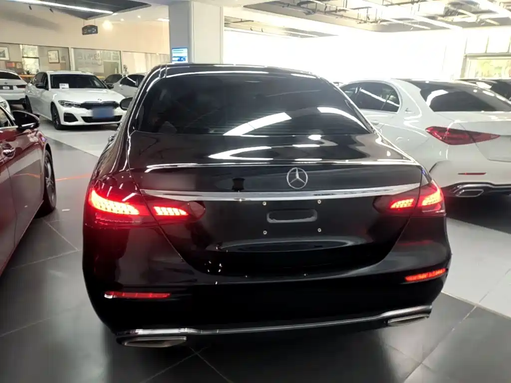 Mercedes-Benz E-Class — миниатюра 6